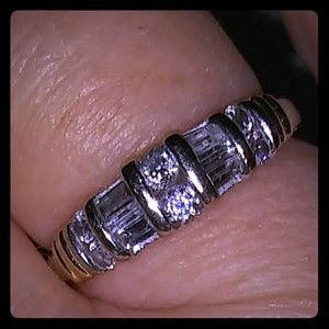 Size 6- 4 bagets/6 rounds gold/white gold ring